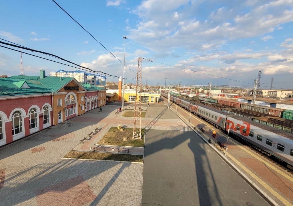 Электричка снежница красноярск на сегодня. Красноярск станция Зеледеево. Красноярская железная дорога. РЖД Красноярск. Станция Снежница.