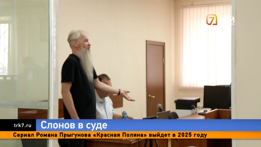 Красноярскому художнику Василию Слонову вновь продлили домашний арест 