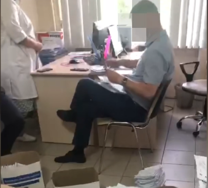 Двенадцать доз вакцины от коронавируса уничтожила медсестра в Красноярске