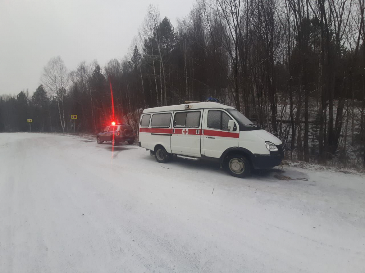 В Красноярском крае перевернулась машина скорой помощи с пациентами