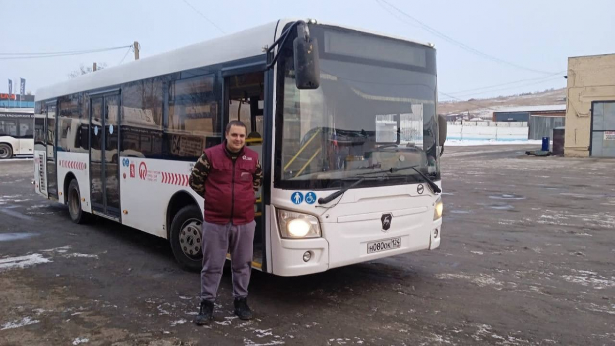 В Красноярске водитель автобуса 64-го маршрута вернул женщине утерянные деньги и телефон