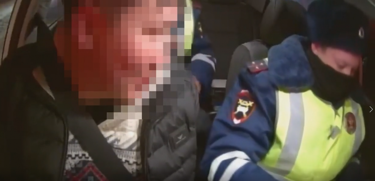 В Красноярске на водителя завели уголовное дело за оскорбление полицейского