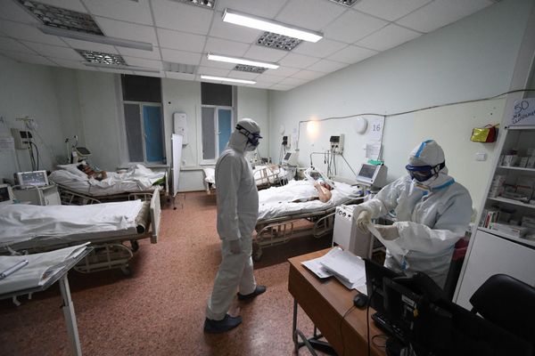 В Красноярске 80% пациентов инфекционного госпиталя краевой больницы – люди 60+