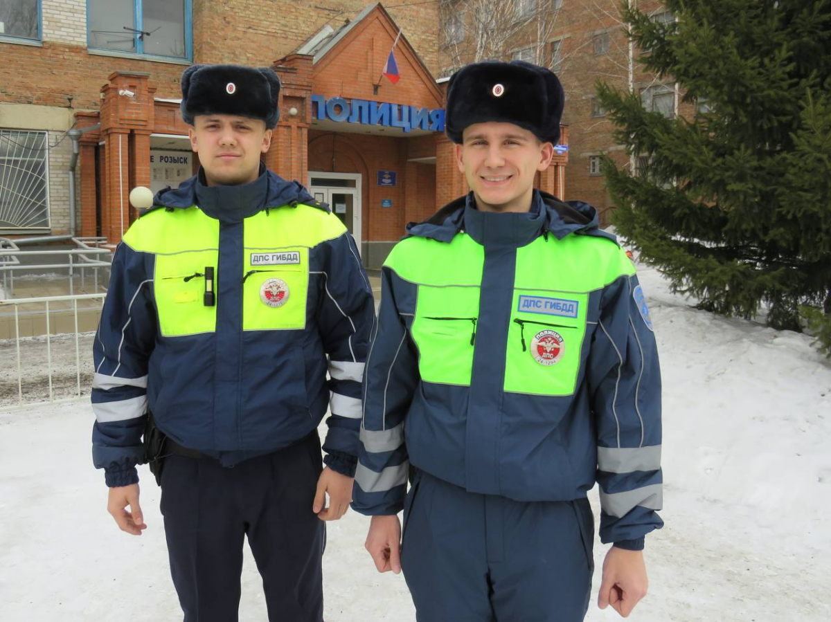 В Канске дорожные полицейские помогли едва не задохнувшемуся угарным газом  мужчине — Новости Красноярска на 7 канале