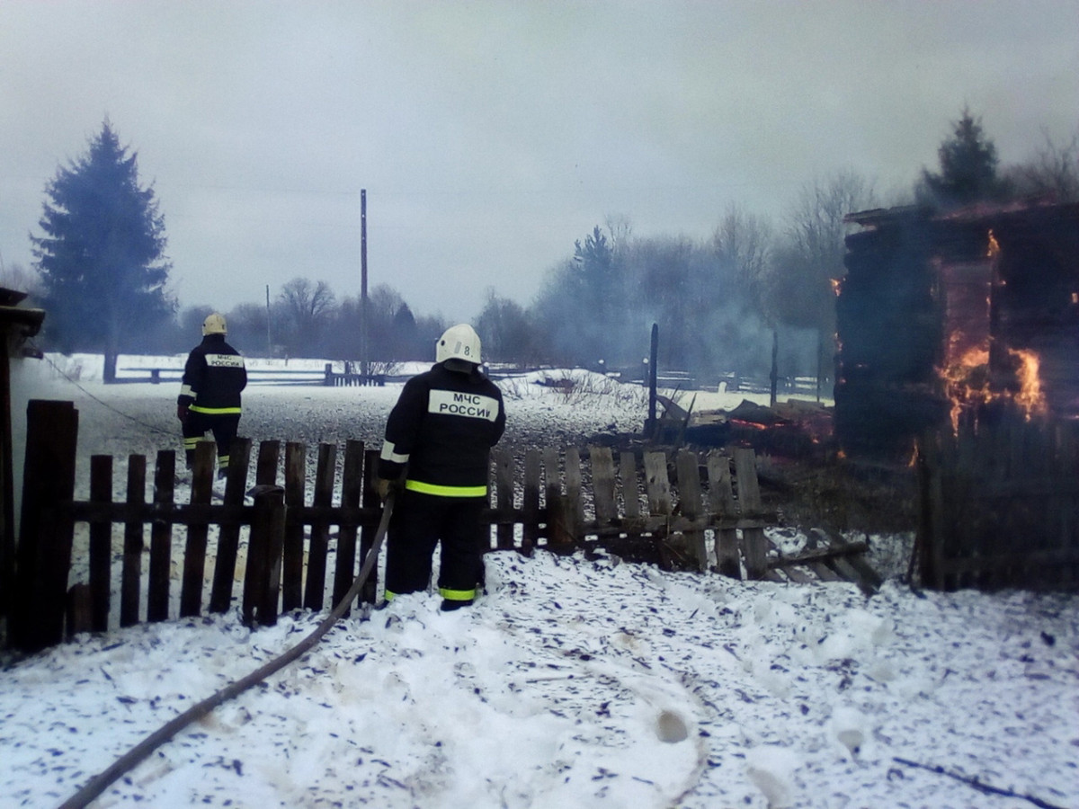 Добровольные пожарные спасли деревню в Красноярском крае — Новости  Красноярска на 7 канале