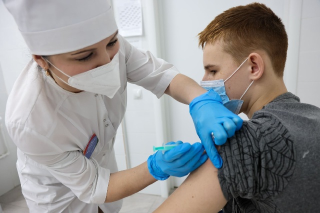 В Красноярске началась вакцинация подростков от COVID-19
