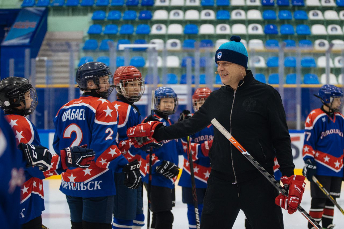 Павел Буре провел мастер-класс для юных норильских хоккеистов 