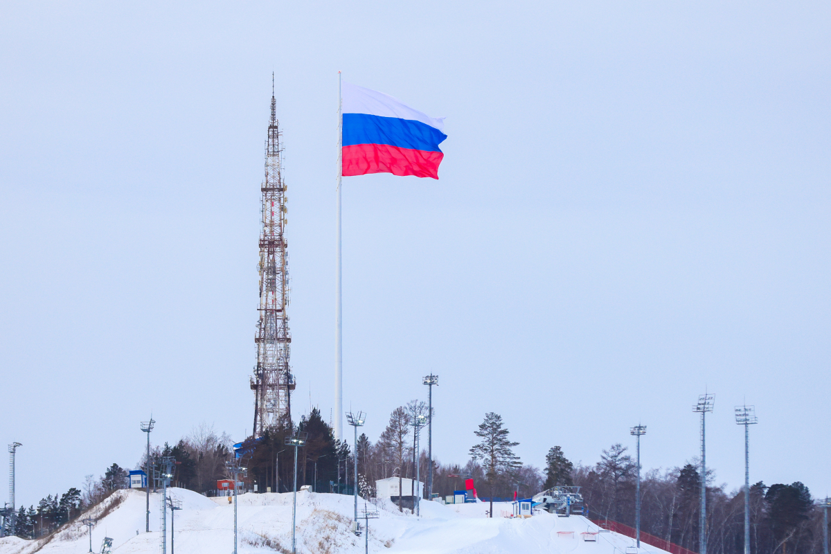 В Красноярске на поставщика флагов для флагштока на Николаевской сопке подали жалобу в ФАС