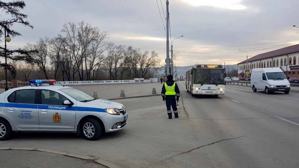 Красноярцев просят присылать в ГИБДД видео нарушений ПДД автобусами —  Новости Красноярска на 7 канале