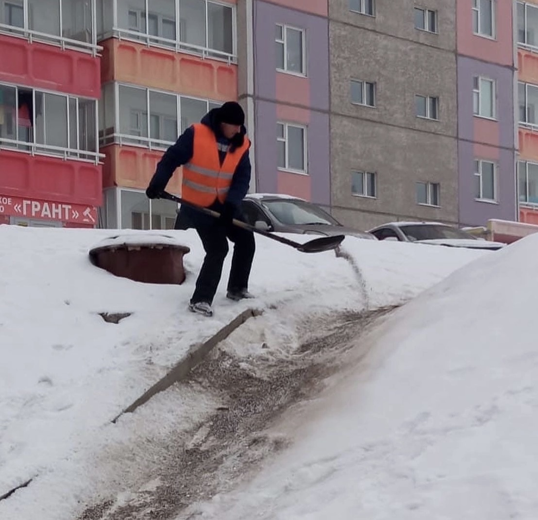 В Красноярске после вмешательства ГИБДД ликвидировали опасный склон