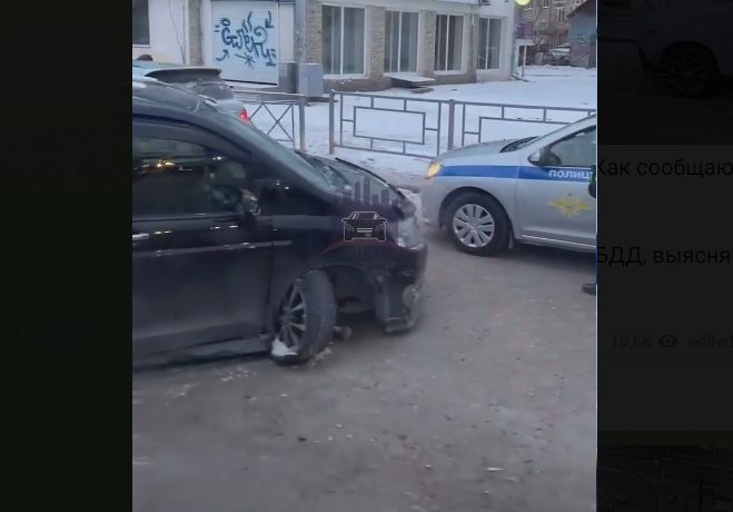 В Красноярске водитель наехал на электроопору и умер 