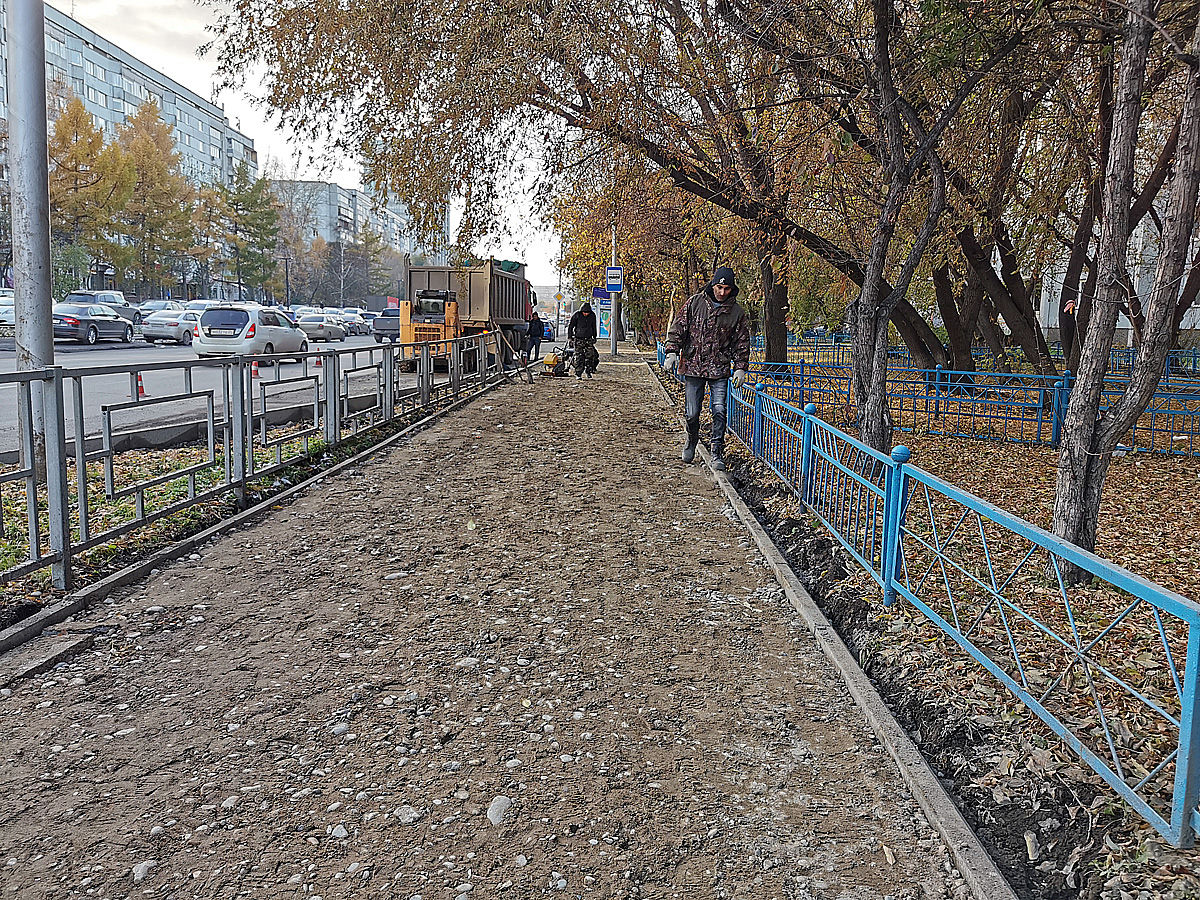 В Красноярске завершают благоустройство пешеходной зоны на ул. Республики —  Новости Красноярска на 7 канале