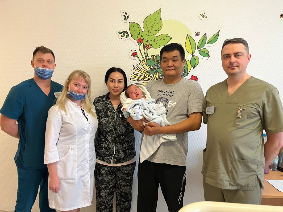 Детские кардиохирурги Красноярска прооперировали новорожденного ребенка с пороком сердца из Монголии
