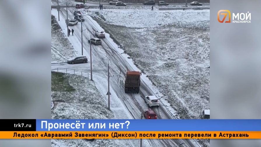 Грузовик пошёл в атаку — в Солнечном КамАЗ едва не смёл машины на спуске