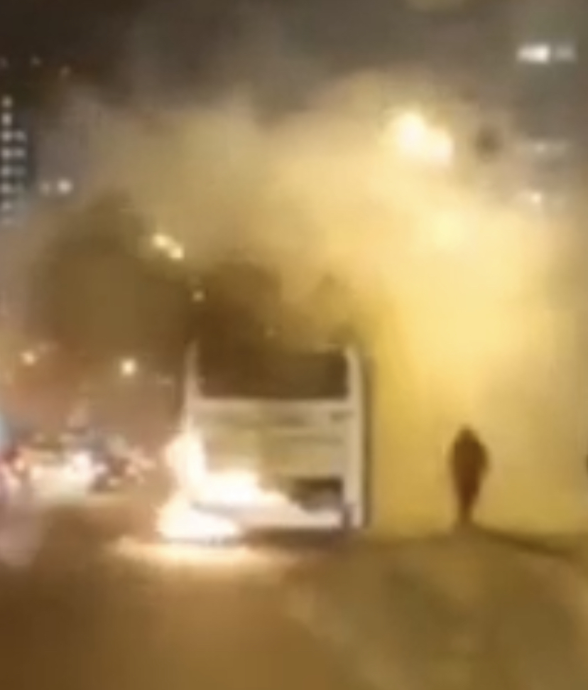 Автобус №63 с пассажирами внутри загорелся в Красноярске