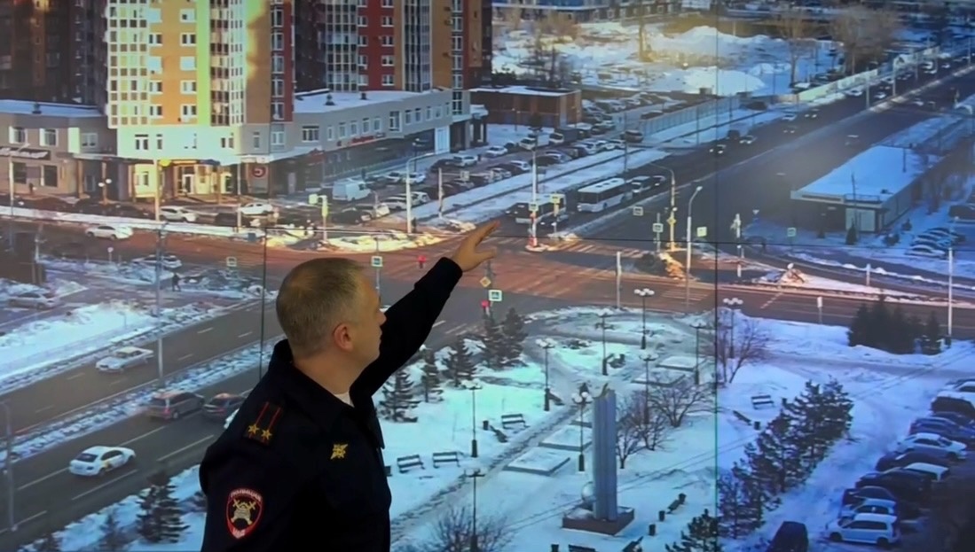 Новые дорожные камеры установили в Красноярске: они будут фиксировать водителей с телефоном