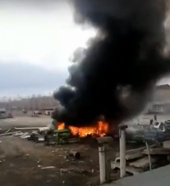 В Красноярске на территории автотранспортного предприятия сгорели старые автобусы
