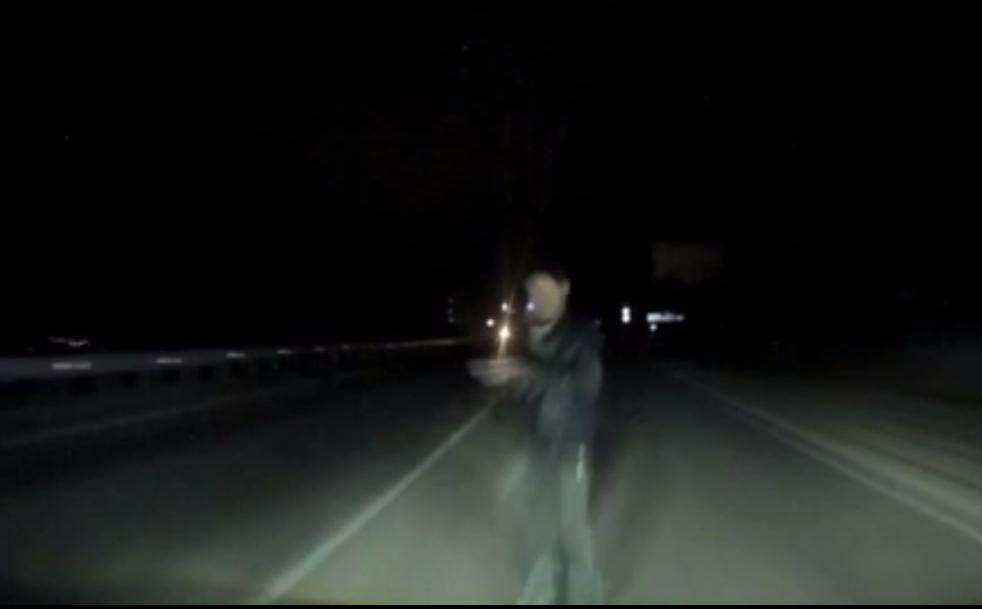 Под Красноярском водитель насмерть сбил стоящего посреди дороги мужчину