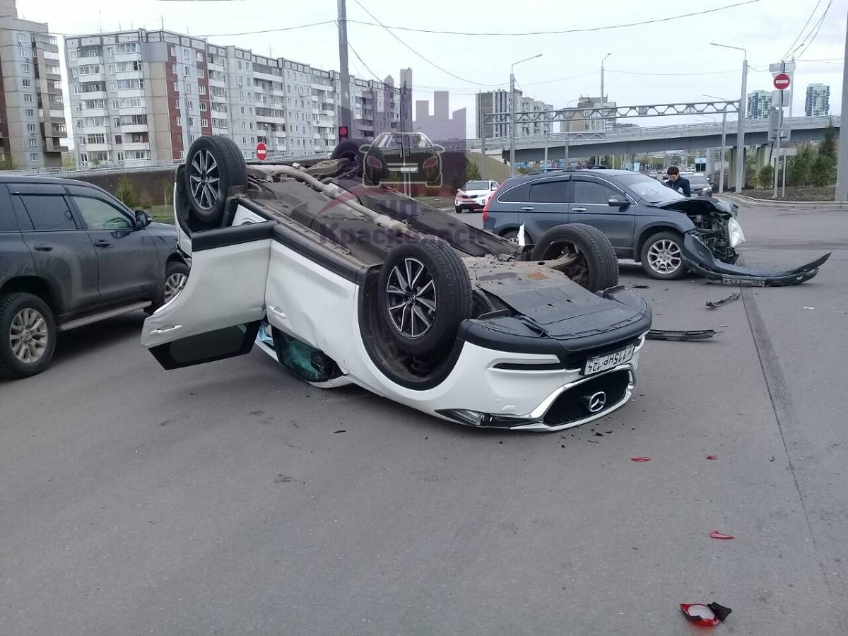 Красноярск сегодня последние свежие события. ЧП Красноярск ДТП пограничников. ДТП В Красноярске за последние 5 дней. Авария Красноярск сегодня машина перевернулась.