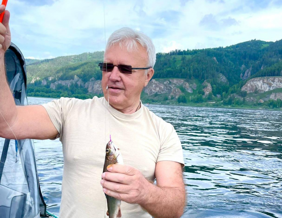 Губернатор Красноярского края провёл выходные на рыбалке