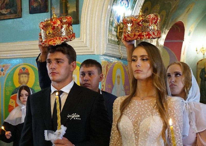 Чемпион мира по боксу Марк Петровский женился и обвенчался в Минусинске