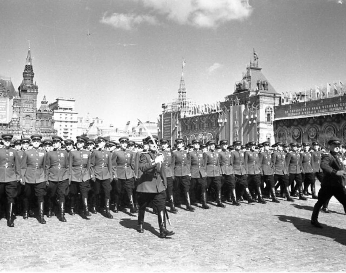 Где прошел первый парад. Парад Победы СССР 1945. Парад красной армии 1945. Парад 9 мая 1945. Парады Победы в СССР 9 мая 1945.
