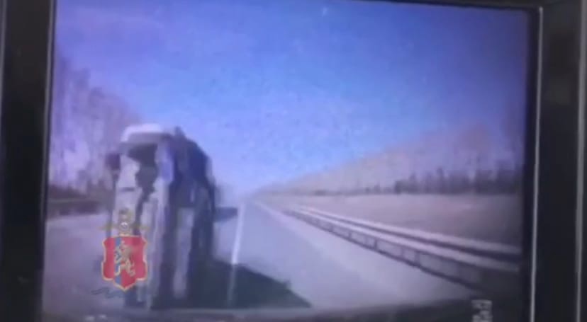 Пьяный житель Ачинска уходил от погони и устроил ДТП на угнанном автомобиле