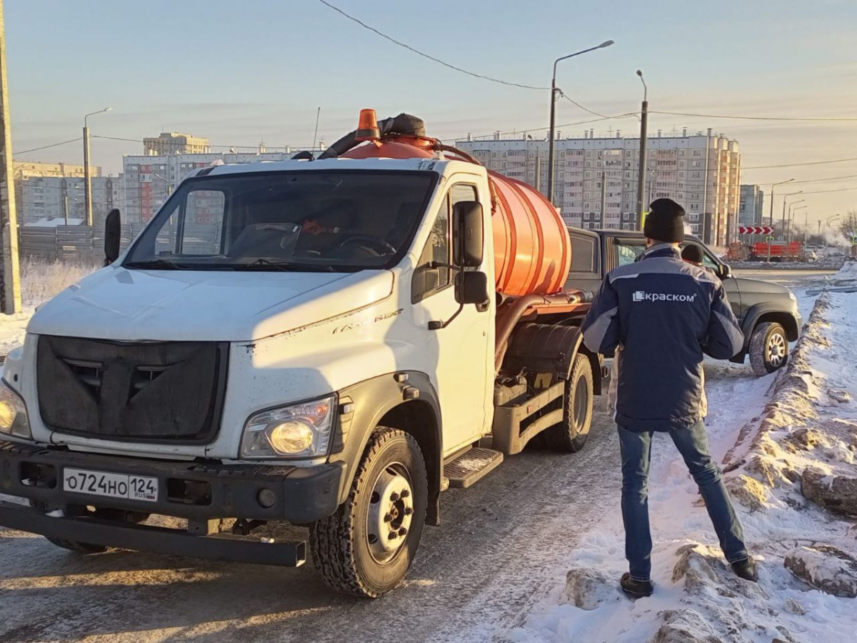 Черных ассенизаторов поймали на сливе нечистот в двух районах Красноярска —  Новости Красноярска на 7 канале