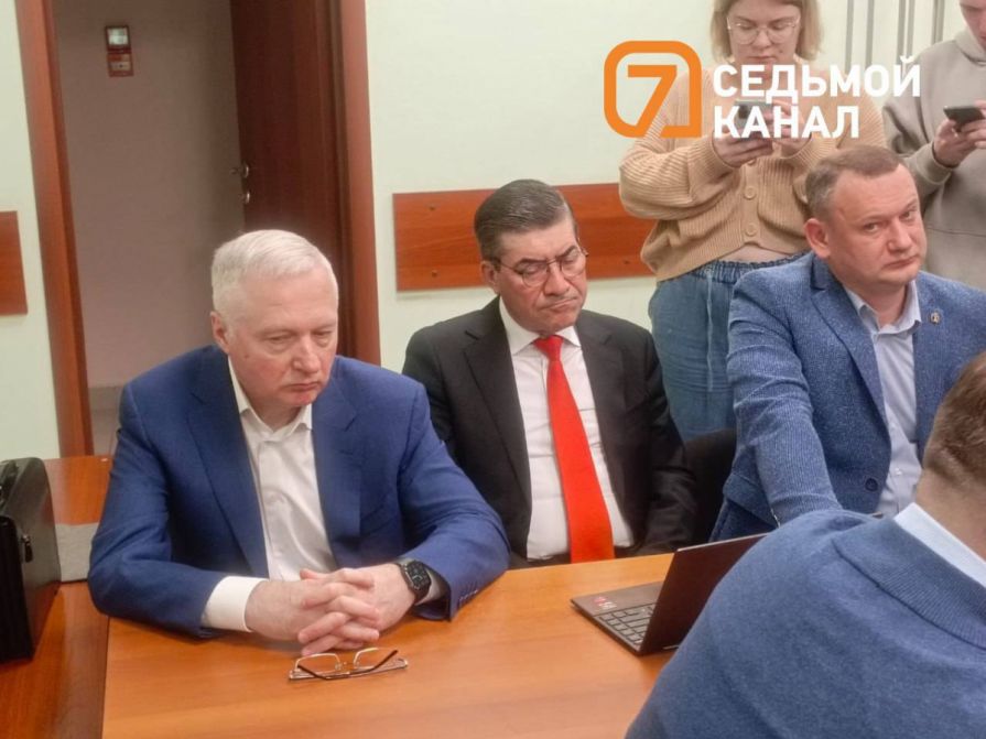 Одно из дел экс-главы правительства Красноярского края Юрия Лапшина закрыл суд