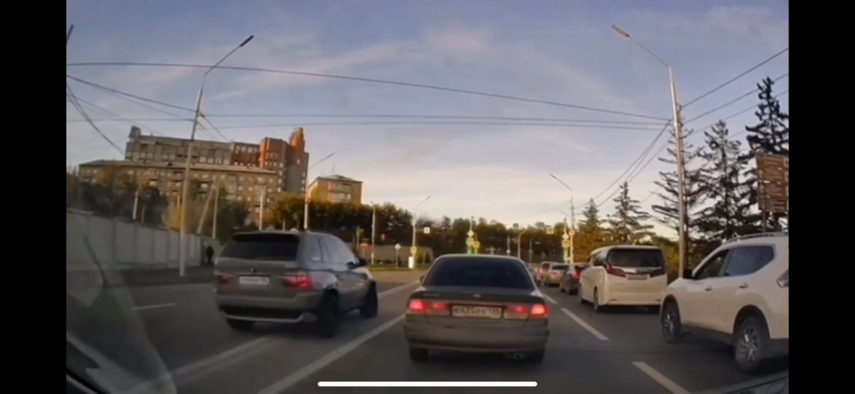 В Красноярске установили личность водителя «БМВ» проехавшего по «встречке»