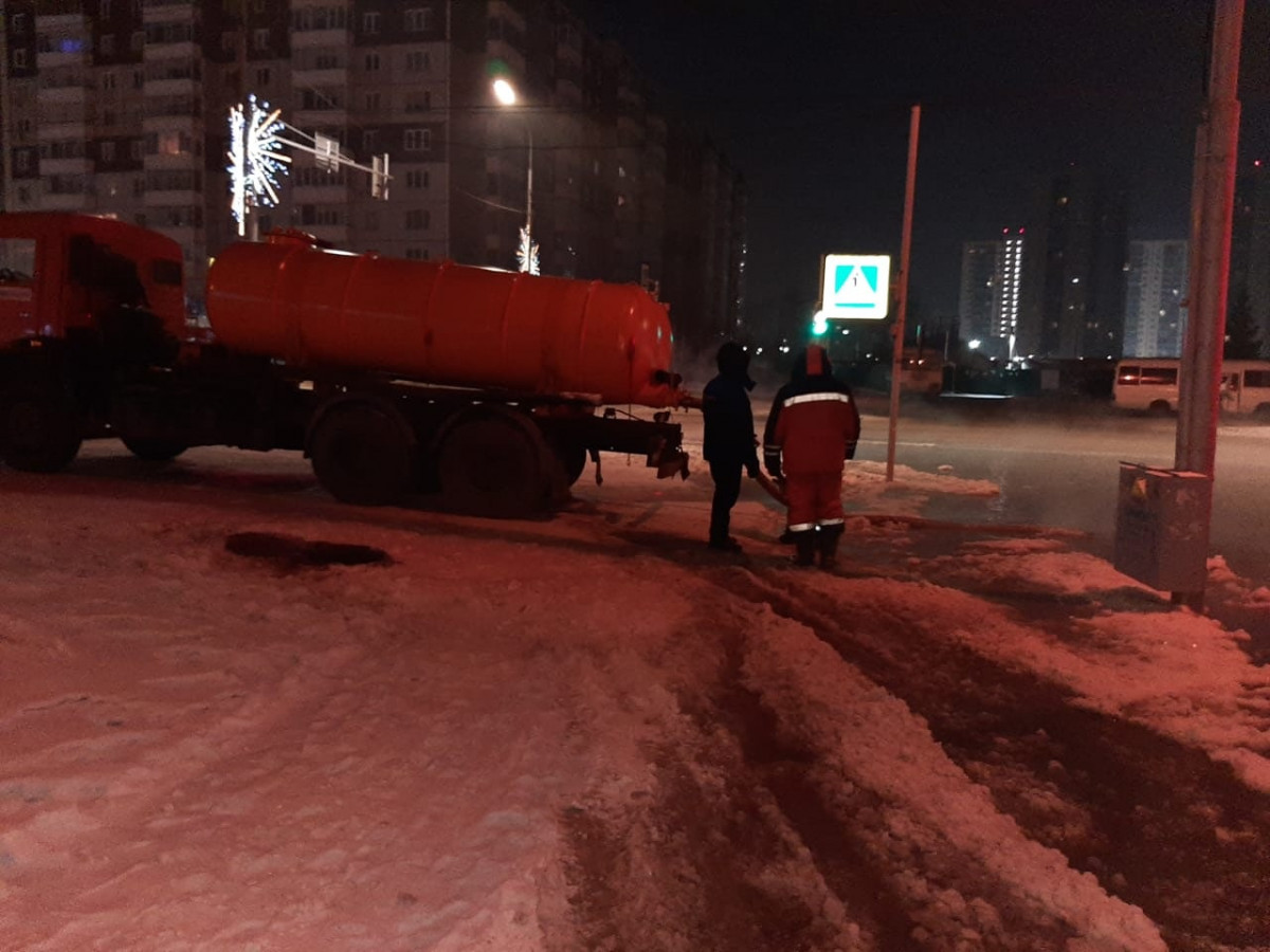 Четыре улицы Красноярска остались без холодной воды из-за повреждения  водопровода — Новости Красноярска на 7 канале