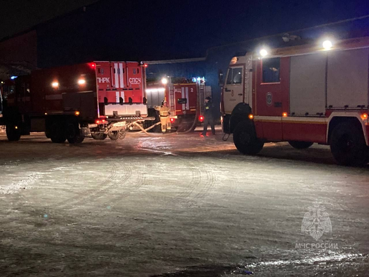 Пожар на ул. Пограничников, 9 в Красноярске локализован на площади 8000 кв. метров