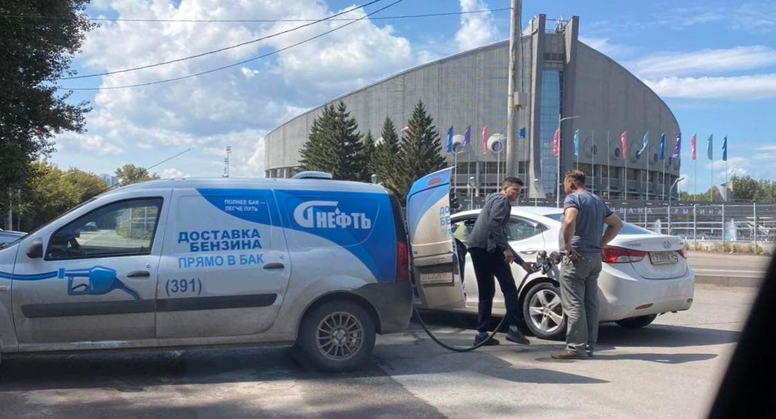 В центре Красноярска пресекли незаконную торговлю бензином