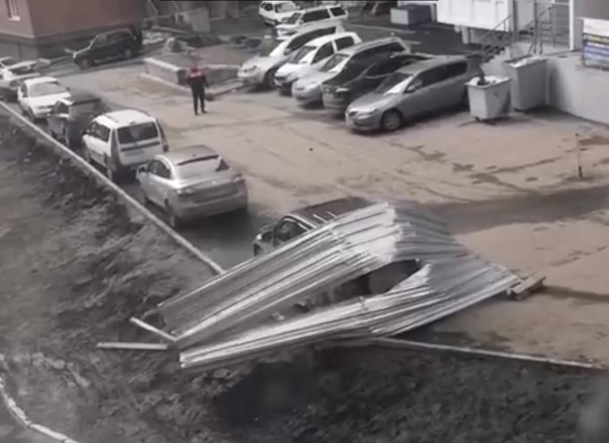 порывы ветра сегодня в красноярске. ураган фото. непогода в красноярском крае. ураган в красноярске. последствия урагана в красноярске сейчас.