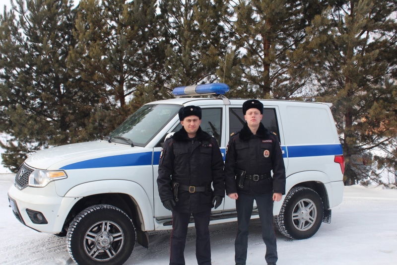 В Красноярском крае полицейские спасли пенсионеров от пожара 