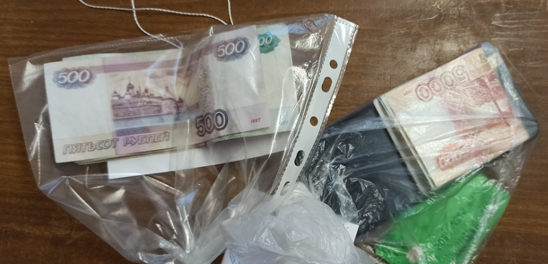У жительницы Красноярского края украли более 40 тысяч рублей с забытого в такси телефона 
