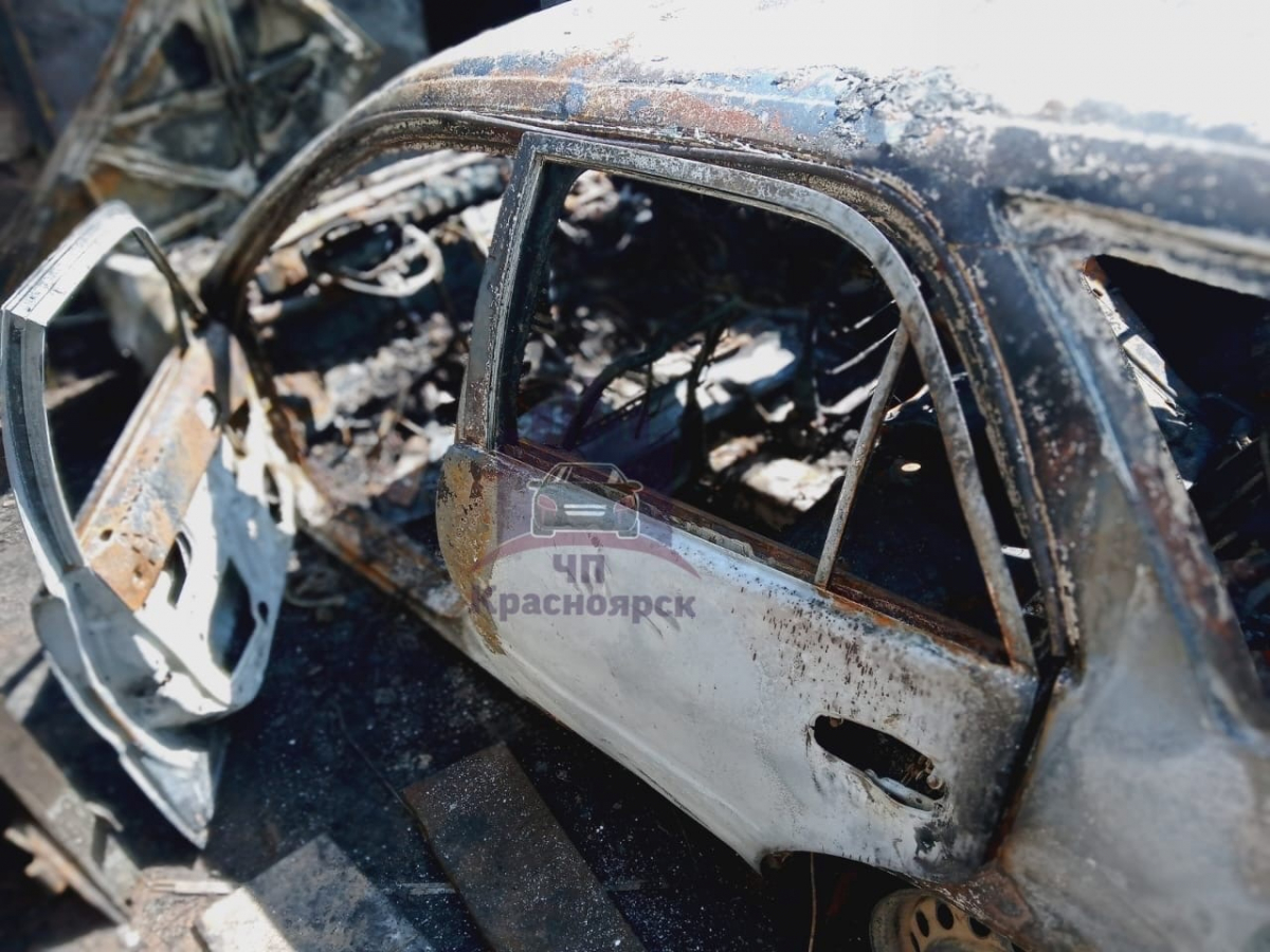 В Красноярске неизвестные угнали и сожгли автомобиль