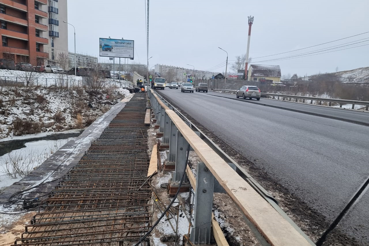 В Красноярске продолжается ремонт пешеходных путей