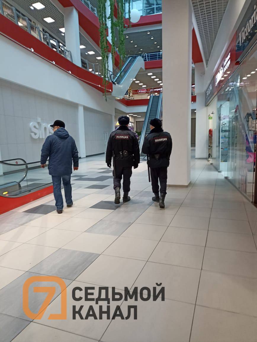 Полицейские дежурят у ТРК «Комсомолл» в Красноярске из-за сходки «ЧВК Редан»