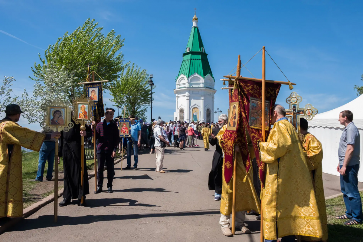 В красноярске проходит. Крестный ход Красноусольск. Боголюбский крестный ход. Почаевский крестный ход. Часовня в честь преподобного Сергия Радонежского..