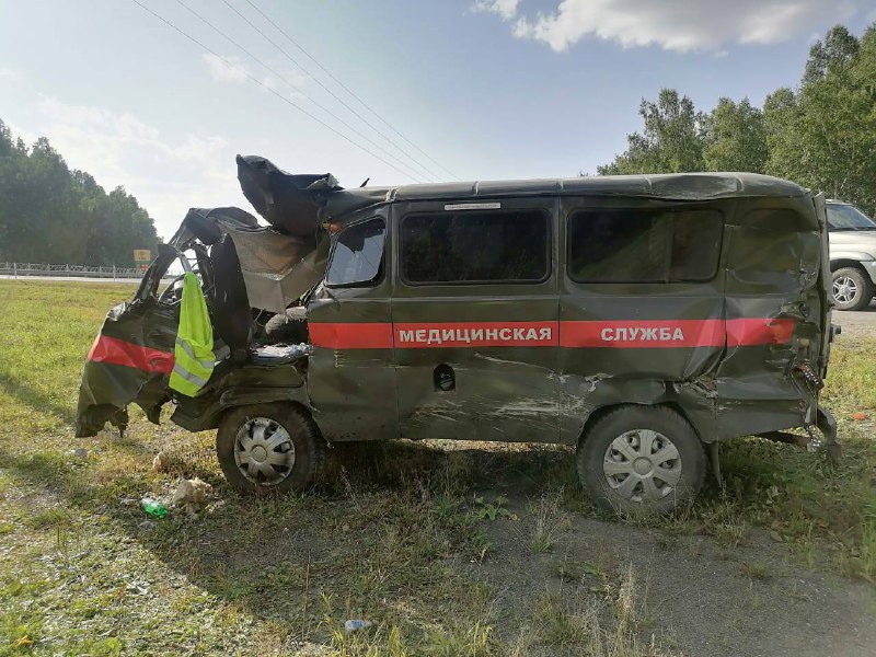 Медсестра погибла в ДТП со скорой и грузовиком под Красноярском