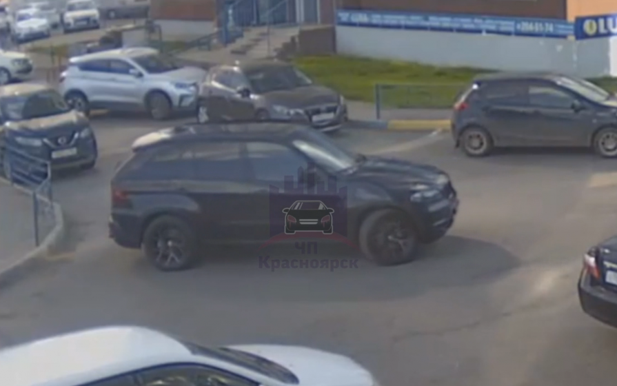Пьяный водитель BMW протаранил машину на парковке «Белых рос» и ввязался в погоню с ГАИ