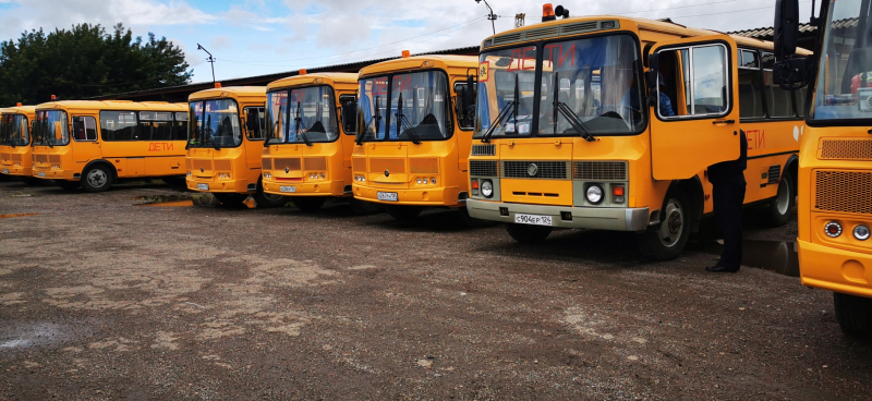 Инспекторы ГИБДД проверили техническое состояние школьных автобусов в Красноярске