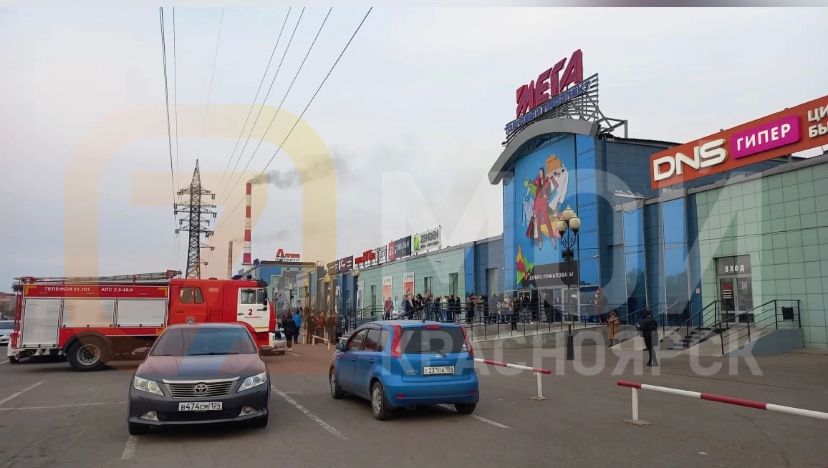 В Красноярске из ТЦ «Мега» вывели покупателей