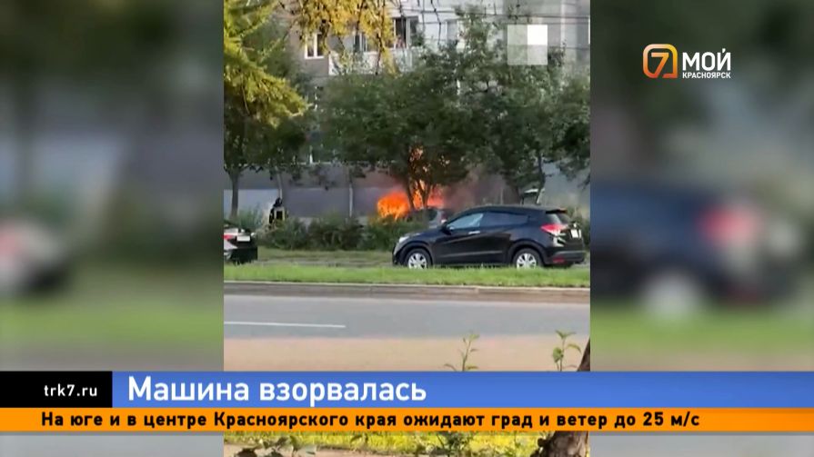 Два хлопка — и взрыв: в Северном вспыхнул автомобиль