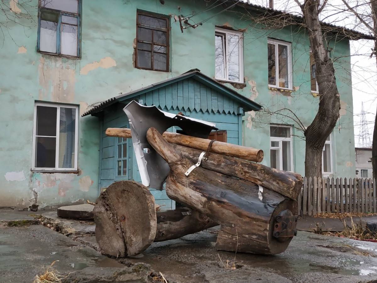 Поиски красноярск. Пушка из дерева во двор. Красноярское гетто. Красноярск гетто район. Правый берег ужасные дворы Красноярск.