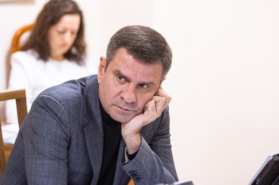 Красноярка обвинила депутата Андрея Новака в избиении: парламентарий назвал это провокацией