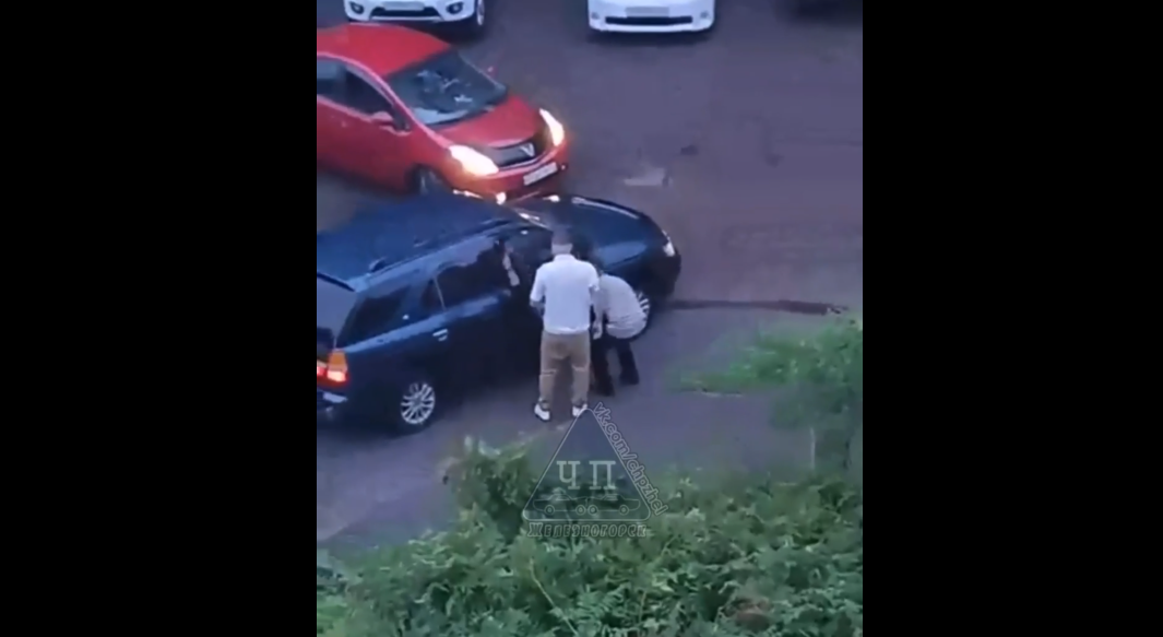 Таксист избил мужчину. Бориса Моисеева избил водитель. Какой водитель избил Моисеева.