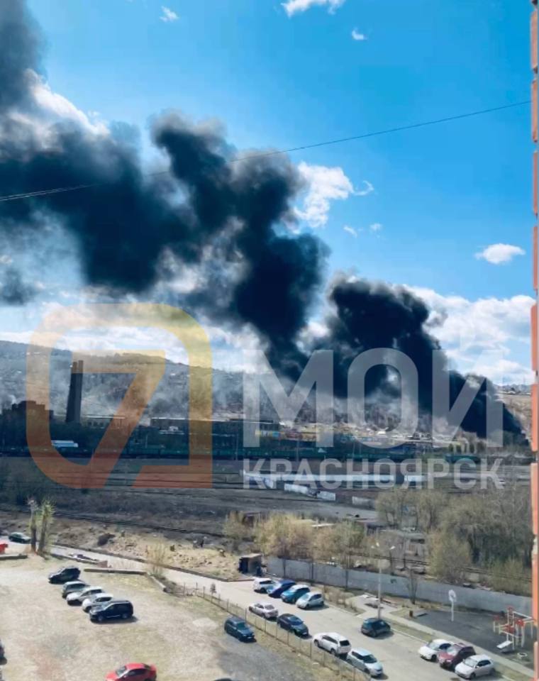 В Красноярске загорелось здание бывшей «Красфармы»