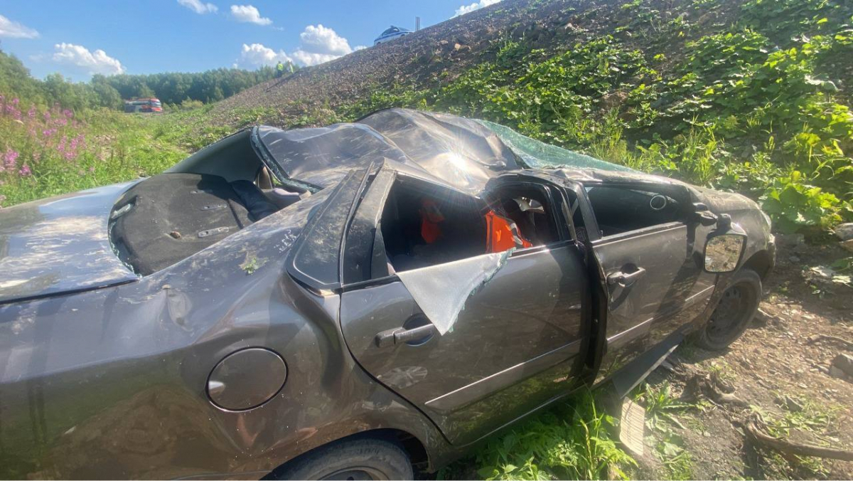 Двое детей пострадали при опрокидывании машины под Красноярском 
